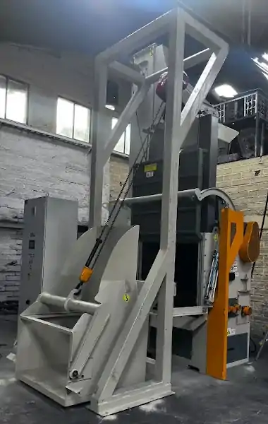 Máquina Granalladora De Cinta Rotativa Modelo ET-160 Y Cargador Para Piezas De Fundición De Hierro